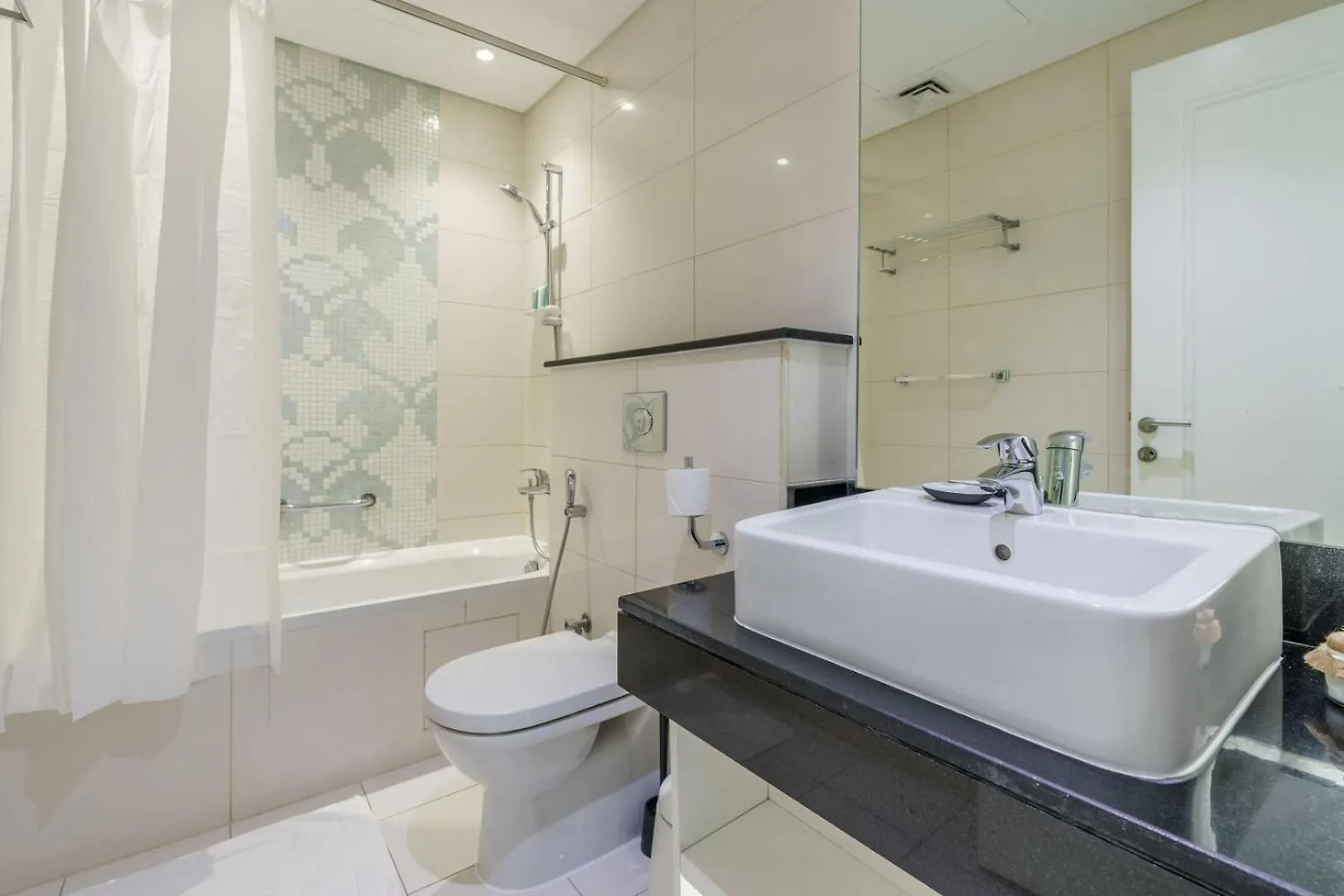 Guestready - Beige Elegance In Business Bay Appartement Dubai